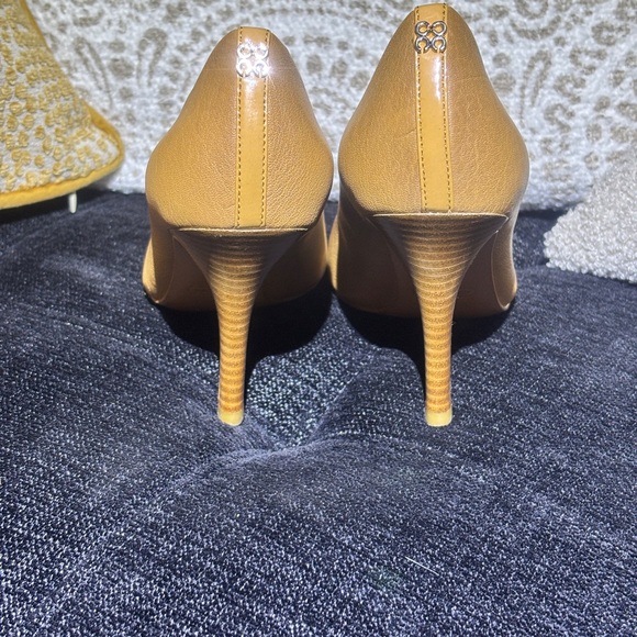 Coach Women's Tan Heels - Never worn - Picture 4 of 6